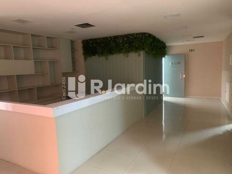 Conjunto Comercial-Sala para alugar com 6 quartos, 220m² - Foto 1
