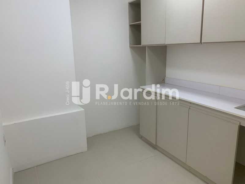 Conjunto Comercial-Sala para alugar com 6 quartos, 220m² - Foto 13