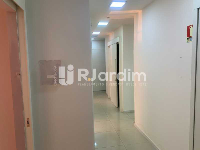 Conjunto Comercial-Sala para alugar com 6 quartos, 220m² - Foto 17