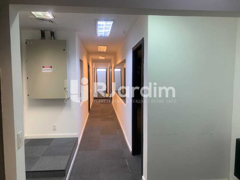Conjunto Comercial-Sala para alugar com 6 quartos, 220m² - Foto 25