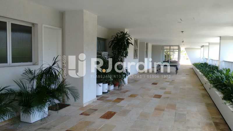 Apartamento à venda com 2 quartos, 100m² - Foto 17