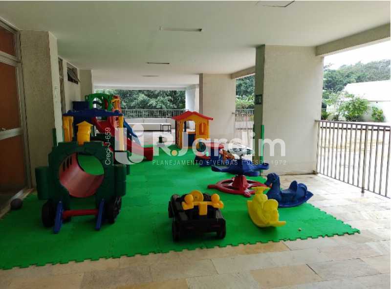 Apartamento à venda com 2 quartos, 100m² - Foto 19