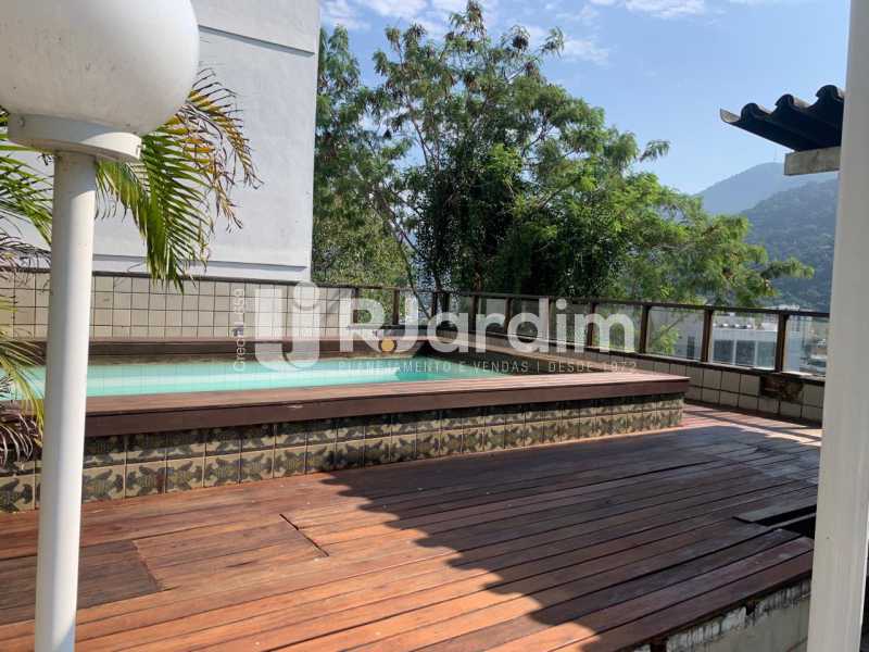 Casa para alugar com 5 quartos, 563m² - Foto 2