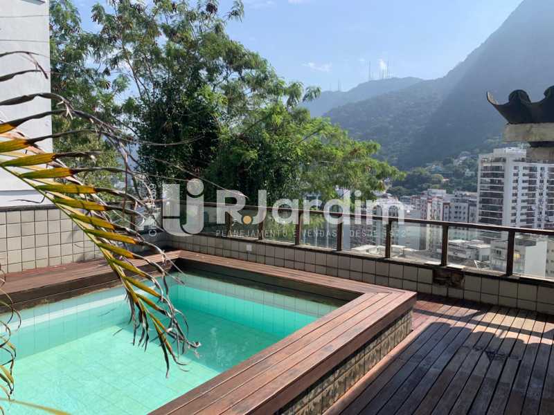 Casa para alugar com 5 quartos, 563m² - Foto 1