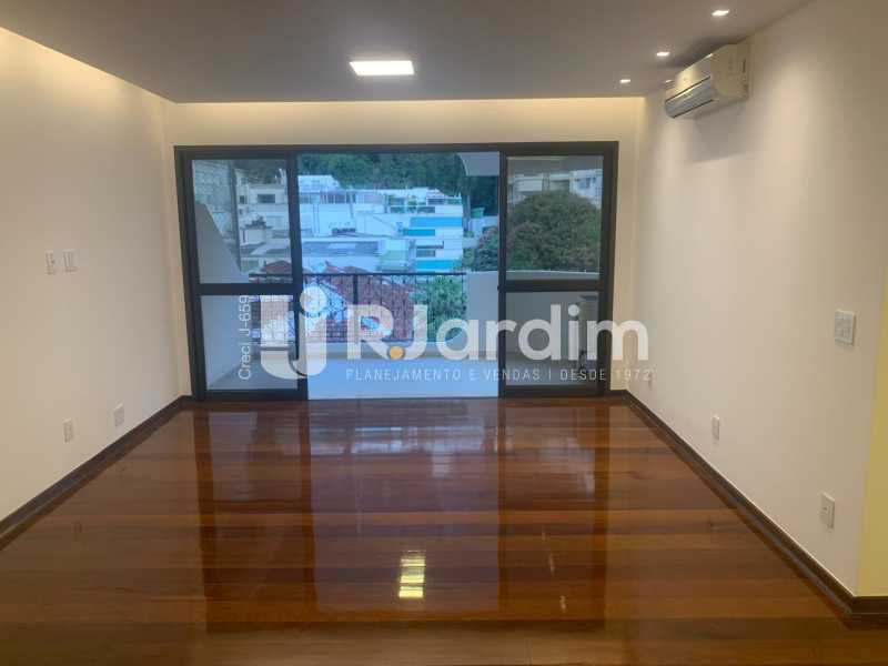 Apartamento à venda com 3 quartos, 150m² - Foto 1