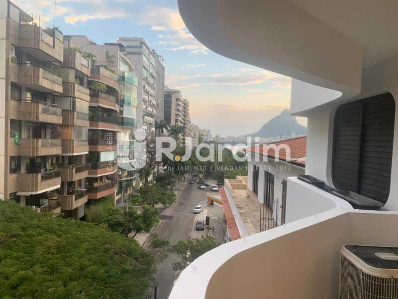 Apartamento à venda com 3 quartos, 150m² - Foto 11