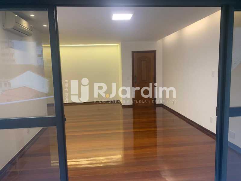 Apartamento à venda com 3 quartos, 150m² - Foto 12