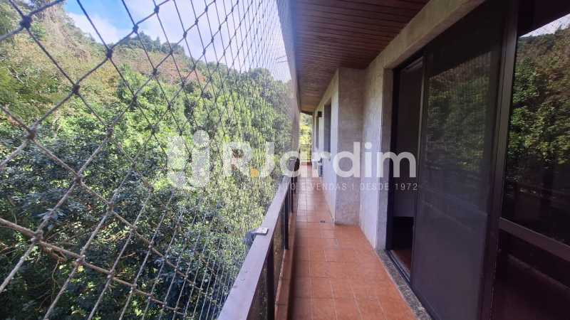 Apartamento à venda com 3 quartos, 135m² - Foto 4