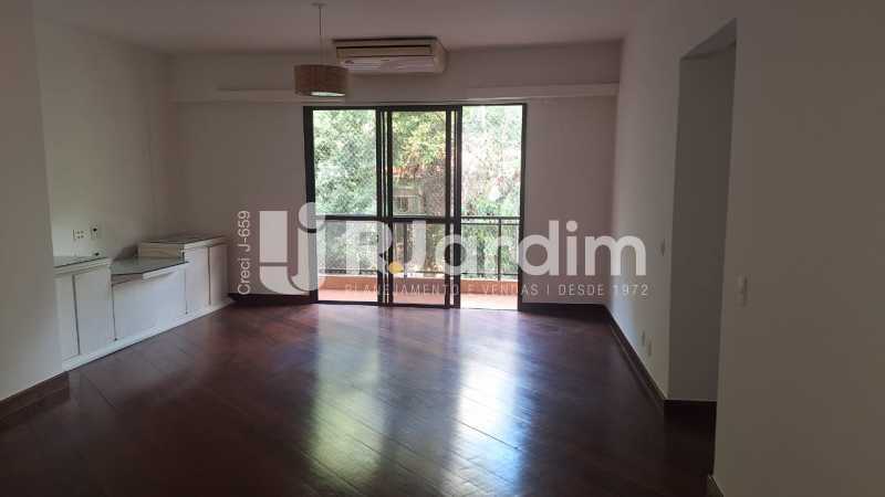 Apartamento à venda com 3 quartos, 135m² - Foto 1