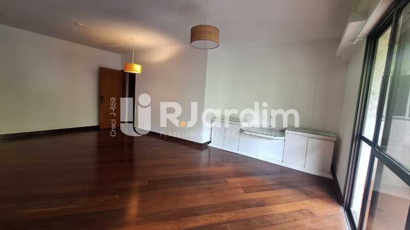Apartamento à venda com 3 quartos, 135m² - Foto 3