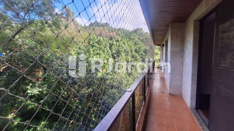 Apartamento à venda com 3 quartos, 135m² - Foto 9