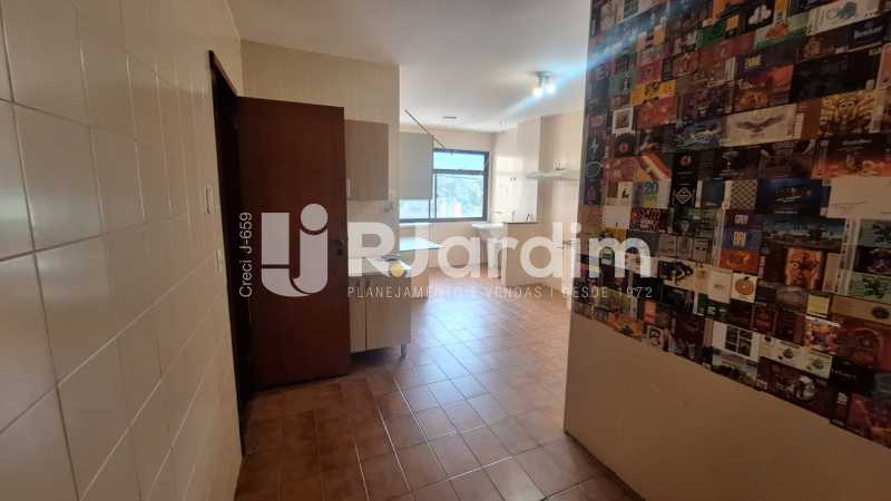 Apartamento à venda com 3 quartos, 135m² - Foto 17