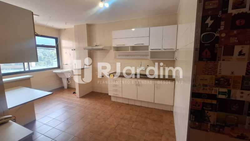 Apartamento à venda com 3 quartos, 135m² - Foto 23