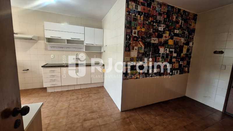 Apartamento à venda com 3 quartos, 135m² - Foto 24