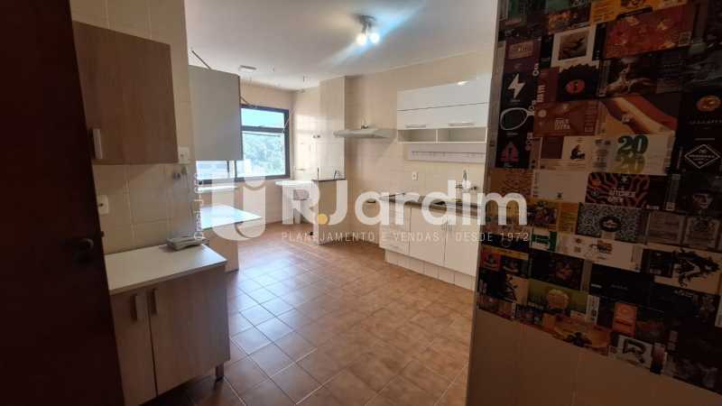 Apartamento à venda com 3 quartos, 135m² - Foto 25