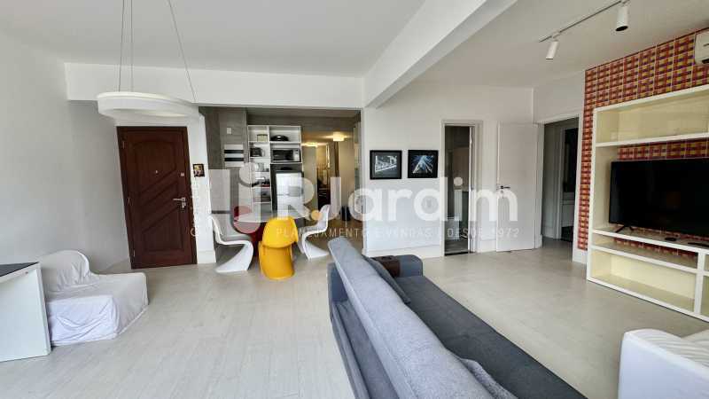 Apartamento à venda com 2 quartos, 100m² - Foto 3