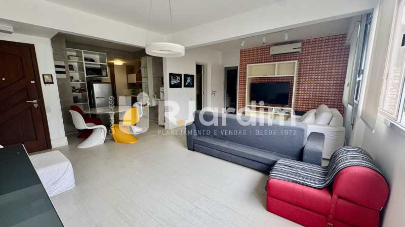 Apartamento à venda com 2 quartos, 100m² - Foto 1