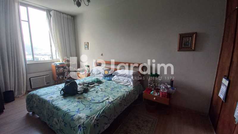 Apartamento à venda com 4 quartos, 197m² - Foto 14