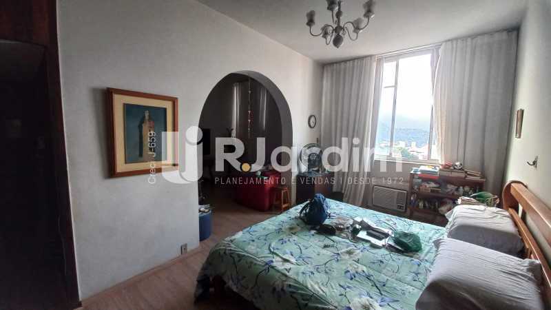 Apartamento à venda com 4 quartos, 197m² - Foto 17