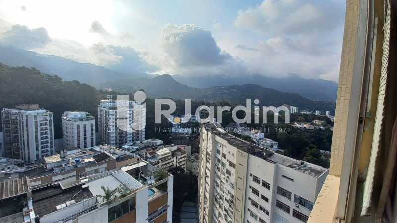 Apartamento à venda com 4 quartos, 197m² - Foto 2