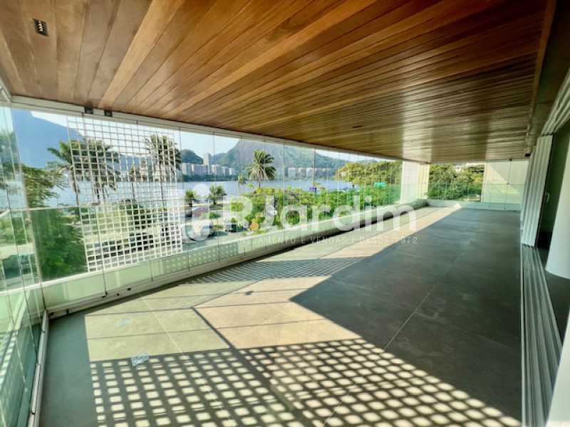 Apartamento à venda com 4 quartos, 236m² - Foto 1