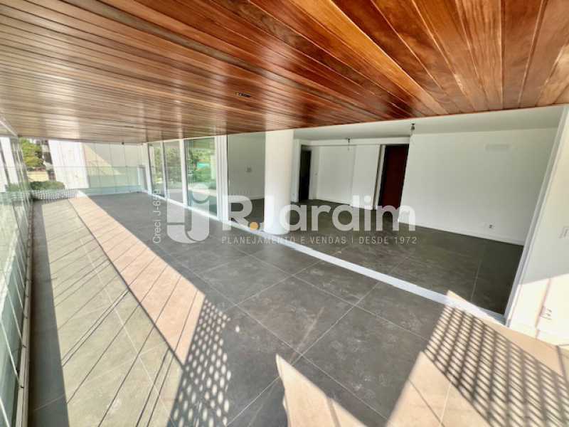 Apartamento à venda com 4 quartos, 236m² - Foto 3