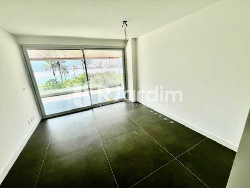 Apartamento à venda com 4 quartos, 236m² - Foto 8