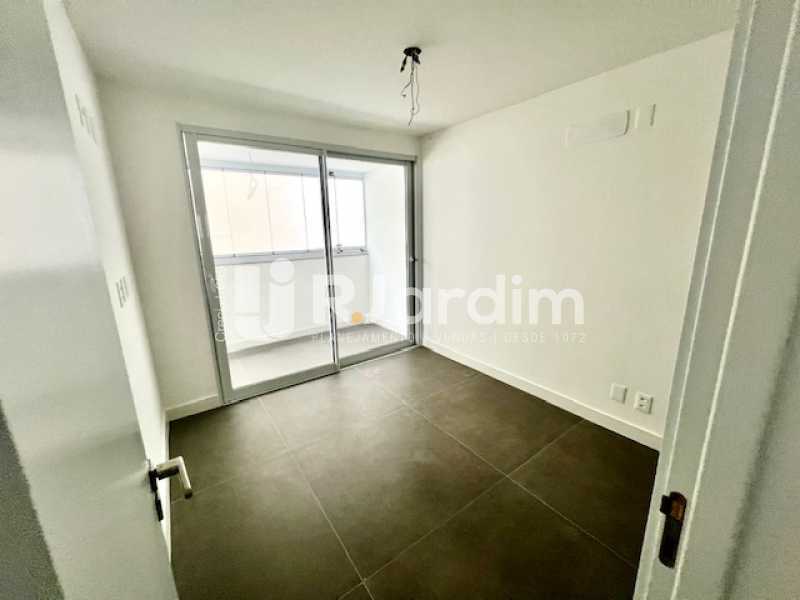 Apartamento à venda com 4 quartos, 236m² - Foto 12