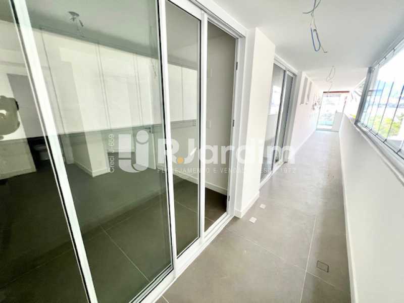 Apartamento à venda com 4 quartos, 236m² - Foto 14
