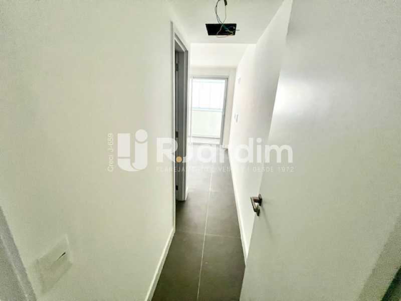Apartamento à venda com 4 quartos, 236m² - Foto 15