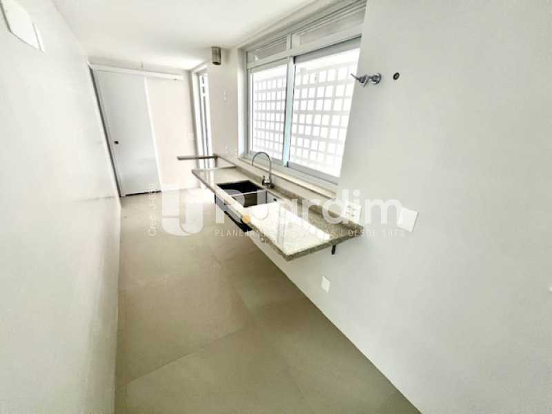 Apartamento à venda com 4 quartos, 236m² - Foto 18
