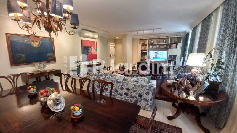 Apartamento, 3 quartos, 220 m² - Foto 2