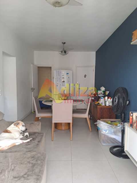 Apartamento à venda com 2 quartos, 75m² - Foto 2