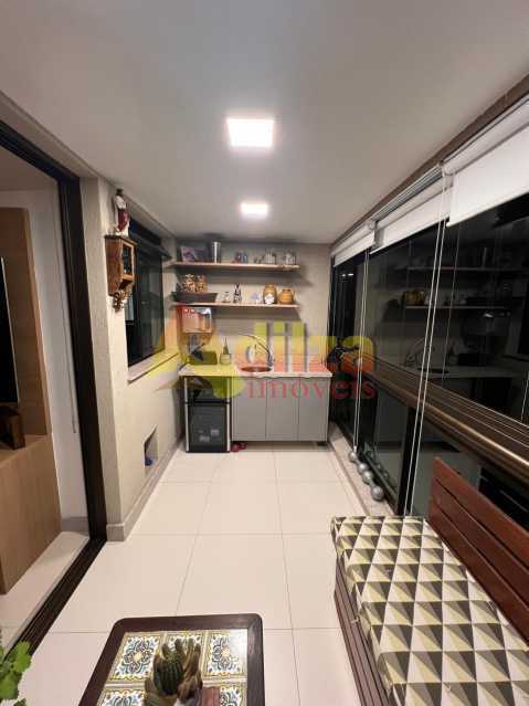 Apartamento à venda com 2 quartos, 70m² - Foto 2