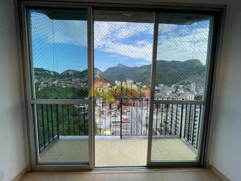 Apartamento à venda com 2 quartos, 70m² - Foto 2