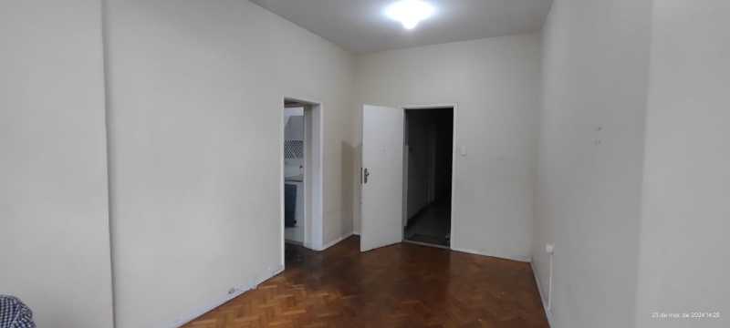 Apartamento à venda com 3 quartos, 97m² - Foto 2