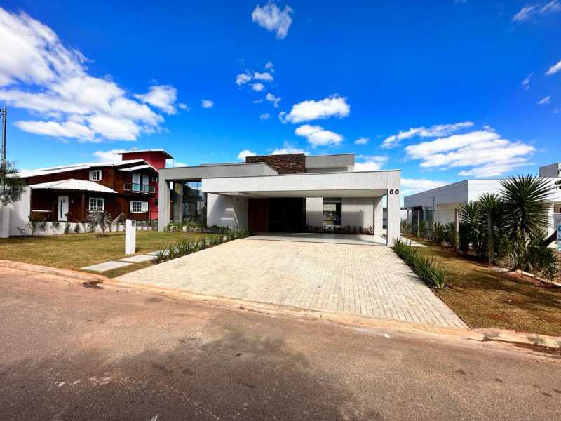 Casa de Condomínio à venda com 4 quartos, 352m² - Foto 2