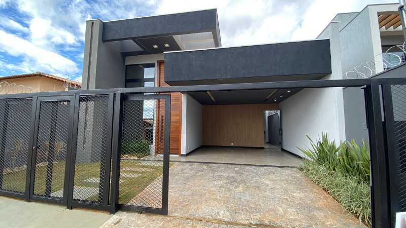 Casa à venda com 3 quartos, 140m² - Foto 1