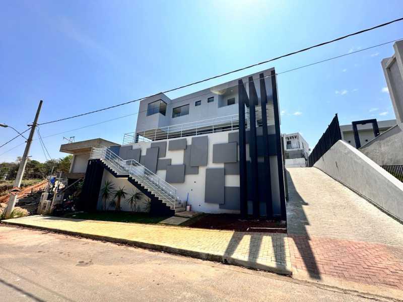 Casa de Condomínio à venda com 4 quartos, 400m² - Foto 2