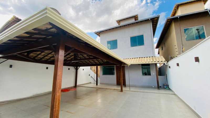 Casa à venda com 4 quartos, 142m² - Foto 24