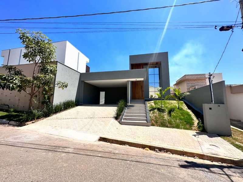 Casa de Condomínio à venda com 4 quartos, 150m² - Foto 1