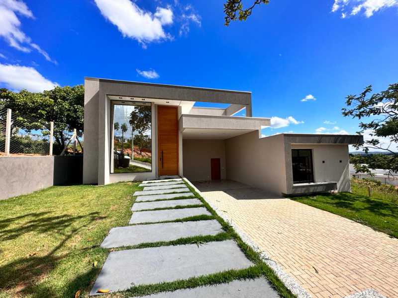 Casa de Condomínio à venda com 4 quartos, 230m² - Foto 2