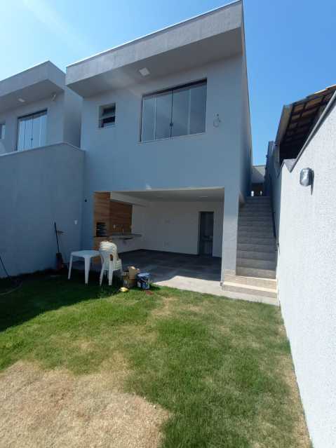 Casa à venda com 3 quartos, 120m² - Foto 2