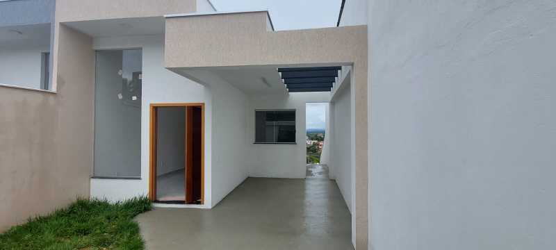 Casa à venda com 3 quartos, 90m² - Foto 1