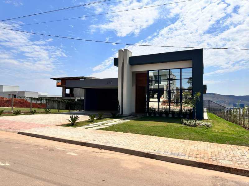 Casa de Condomínio à venda e aluguel com 4 quartos, 305m² - Foto 1