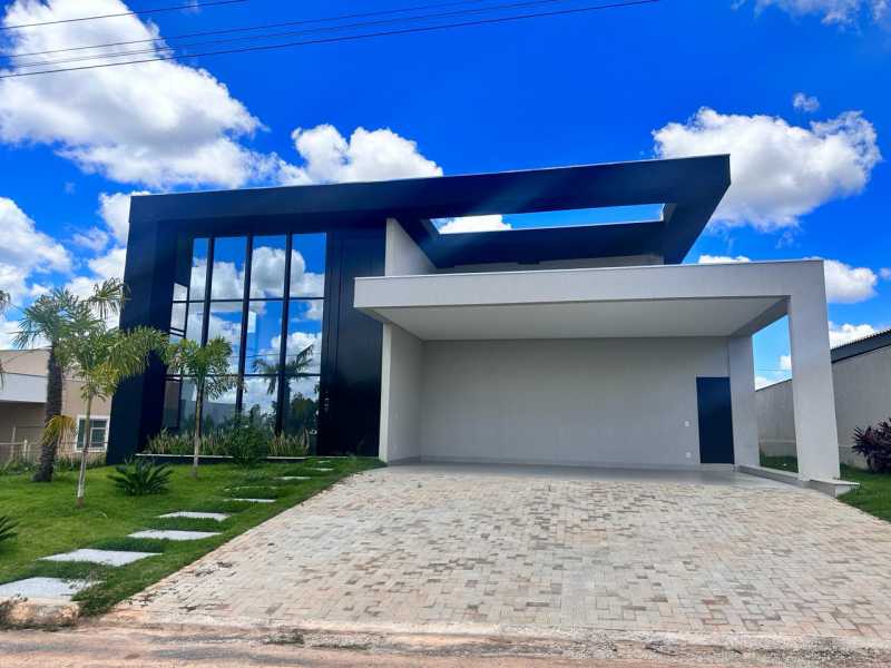 Casa de Condomínio à venda com 4 quartos, 292m² - Foto 1