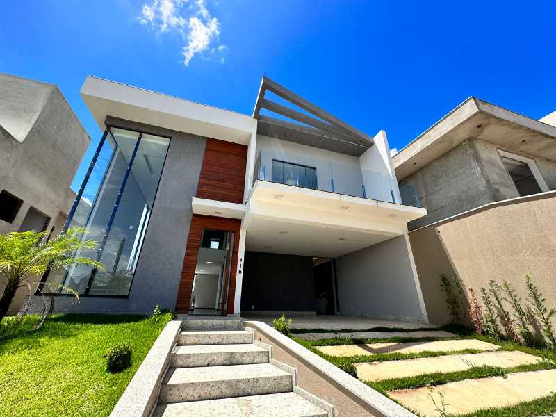 Casa de Condomínio à venda com 4 quartos, 232m² - Foto 1