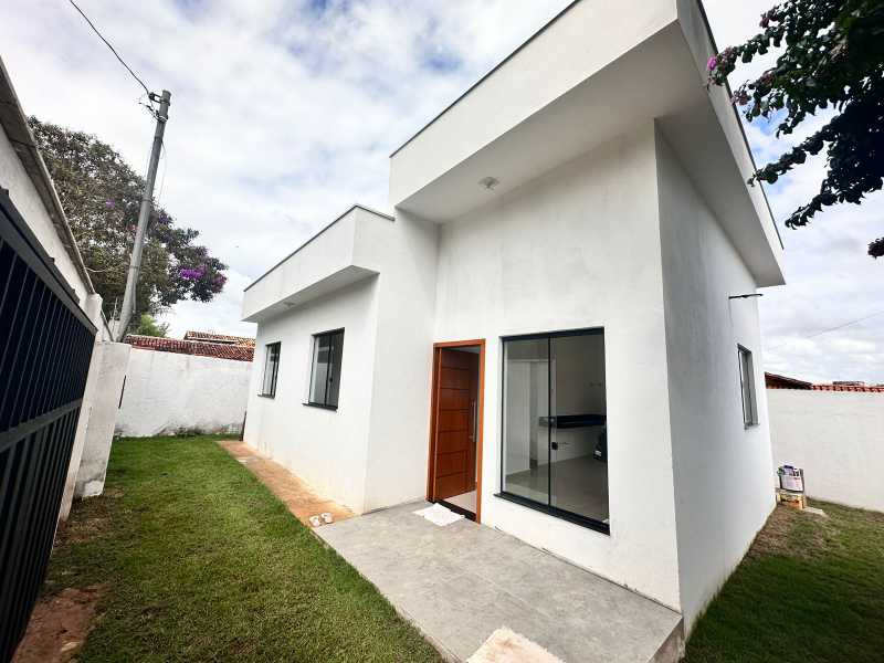 Casa à venda com 3 quartos, 65m² - Foto 1