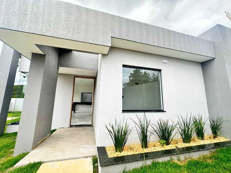 Casa à venda com 3 quartos, 100m² - Foto 1