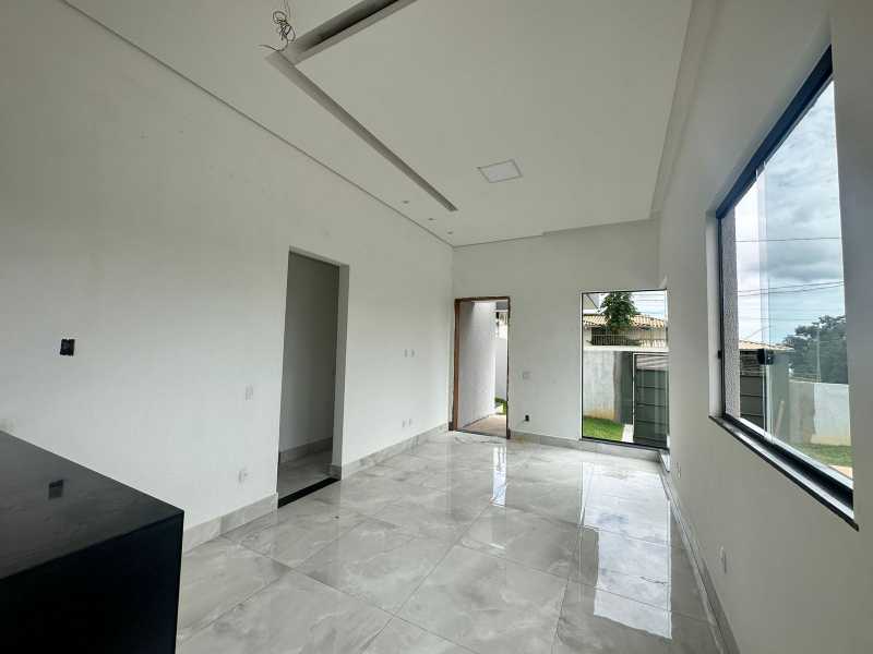 Casa à venda com 3 quartos, 100m² - Foto 4